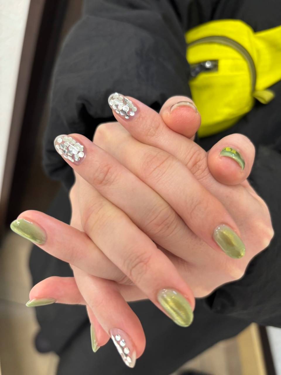 柏ネイル♡ゴールドミラーで♪グリーン系大人ネイル